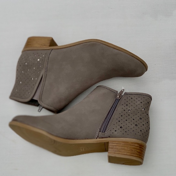 Wonder Nation Star Perforated Girls Ankle Boot New - Picture 4 of 9